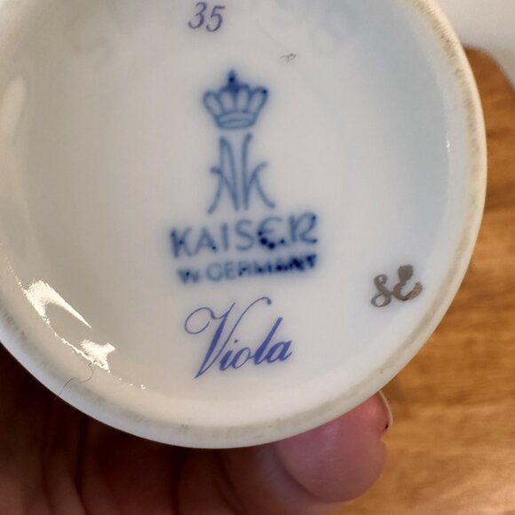 Kaiser West Germany Viola Porcelain Vase Purple Violets Embossed Floral Gold Rim - Picture 6 of 6